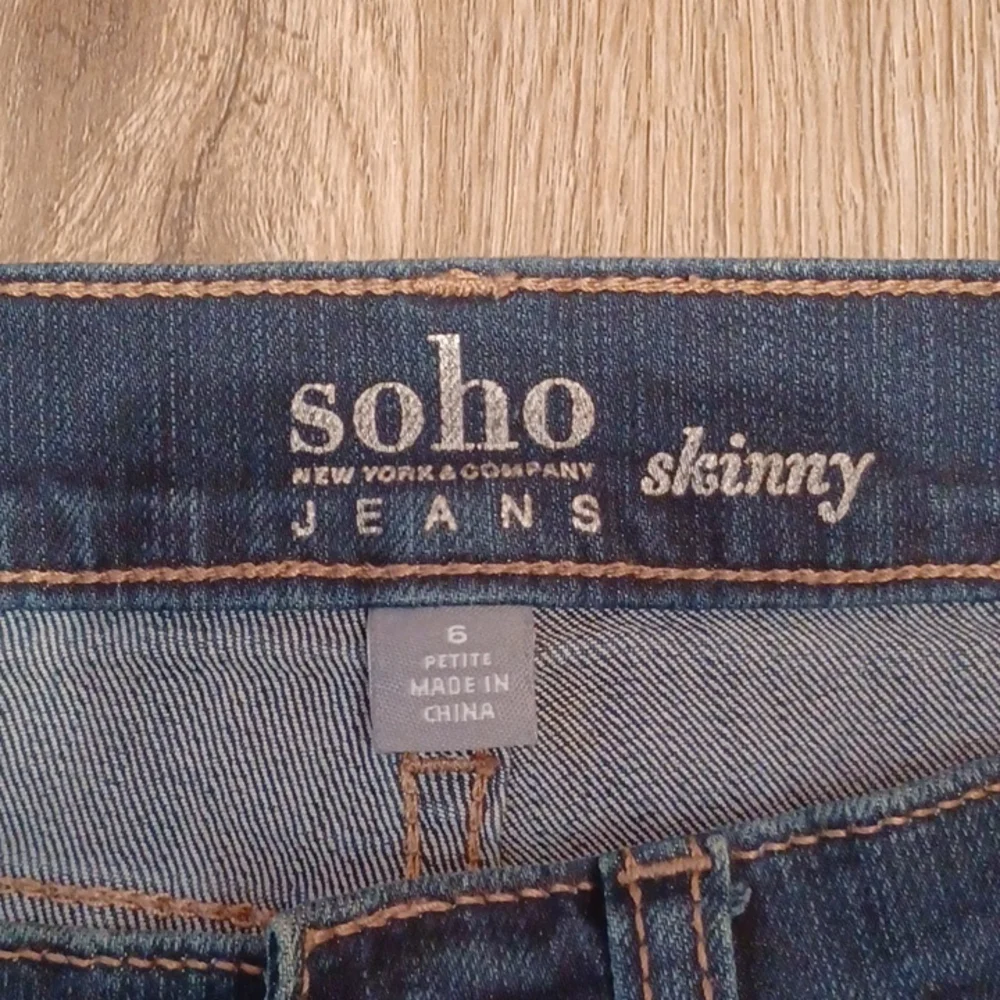 New York & Co skinny jeans - Picture 3 of 3